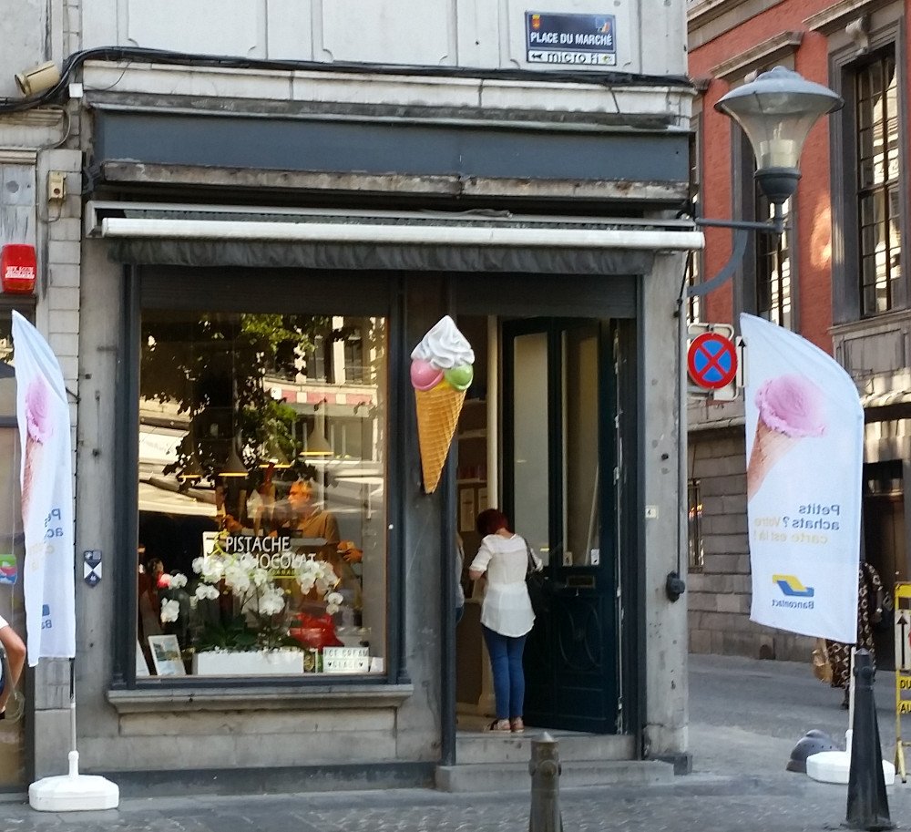 The entrance to Pistache & Chocolat's shop for take-away ice cream